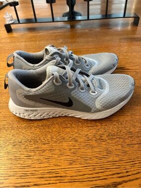 Nike Grey and White React Running Sneakers with Black Swoosh Size 9 VGUC